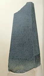Obelisk ya Manishtusu (2396-2292 BC) kutoka Susa, Iran, c.2270 BC (diorite)swed